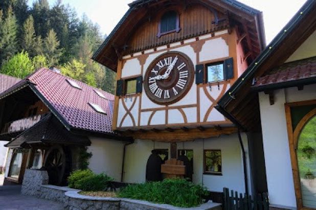 Weltgrößte Kuckucksuhr